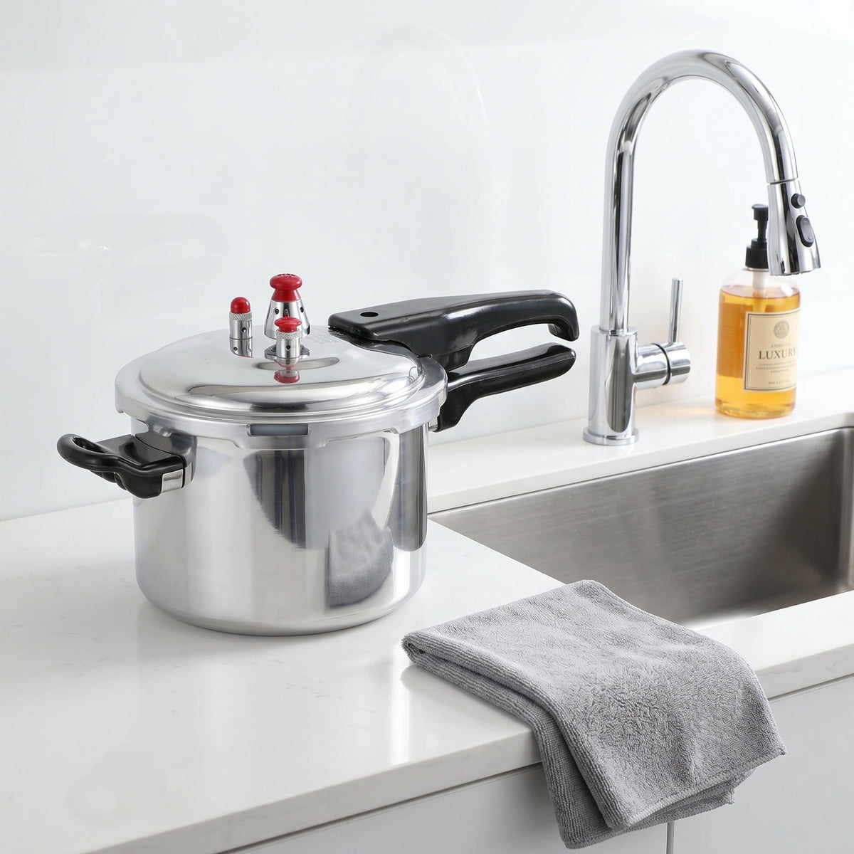 Aluminum Alloy Pressure Cooker 2 Liter E937880